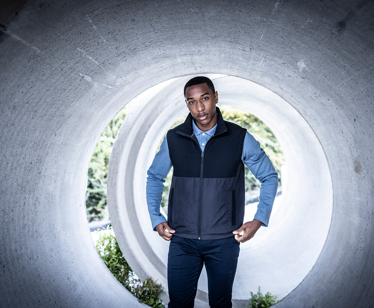 Man wearing the Regatta Recycle.Me Thermal Bodywarmer in Black, standing in a concrete pipe